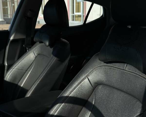 Белый Киа K5, объемом двигателя 2 л и пробегом 98 тыс. км за 9000 $, фото 9 на Automoto.ua