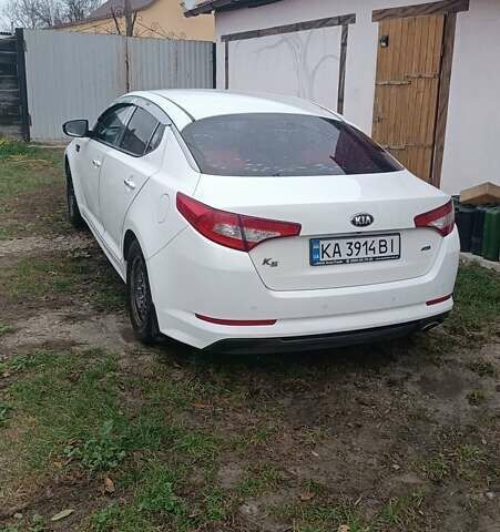Белый Киа K5, объемом двигателя 2 л и пробегом 230 тыс. км за 10200 $, фото 1 на Automoto.ua