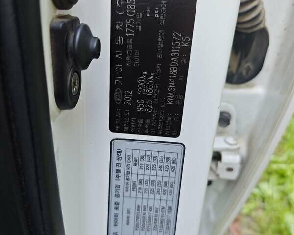 Белый Киа K5, объемом двигателя 2 л и пробегом 240 тыс. км за 9990 $, фото 9 на Automoto.ua