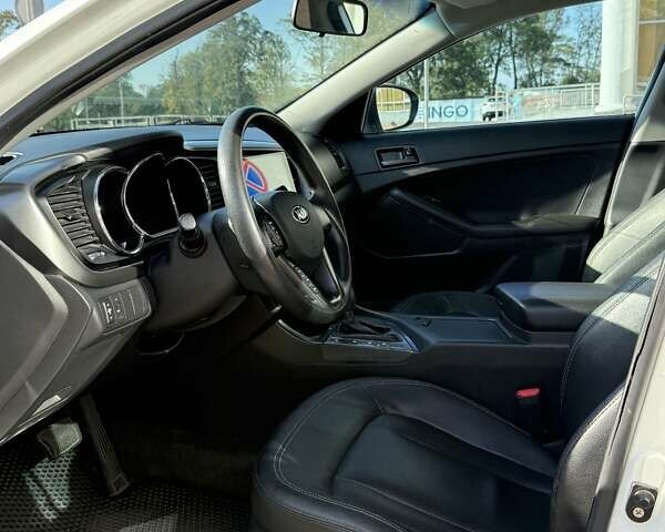 Белый Киа K5, объемом двигателя 2 л и пробегом 98 тыс. км за 9000 $, фото 5 на Automoto.ua