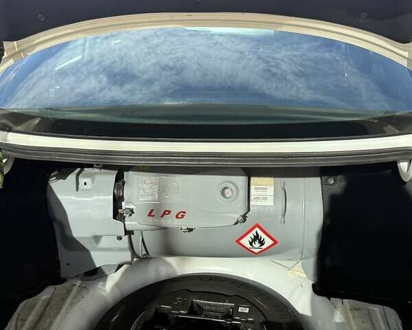 Белый Киа K5, объемом двигателя 2 л и пробегом 98 тыс. км за 9000 $, фото 26 на Automoto.ua