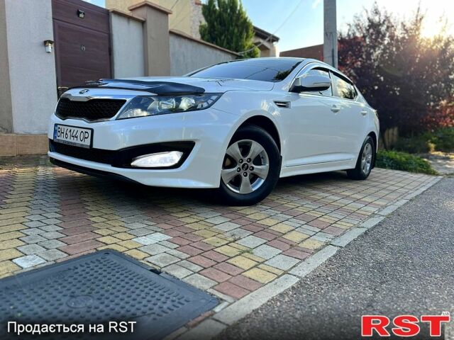 Білий Кіа K5, об'ємом двигуна 2 л та пробігом 365 тис. км за 7800 $, фото 1 на Automoto.ua