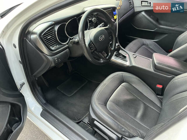 Білий Кіа K5, об'ємом двигуна 2 л та пробігом 241 тис. км за 9800 $, фото 18 на Automoto.ua