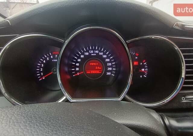 Белый Киа K5, объемом двигателя 2 л и пробегом 230 тыс. км за 10200 $, фото 4 на Automoto.ua