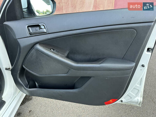 Білий Кіа K5, об'ємом двигуна 2 л та пробігом 422 тис. км за 6999 $, фото 24 на Automoto.ua