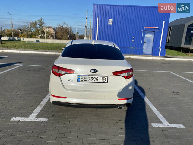 Белый Киа K5, объемом двигателя 2 л и пробегом 450 тыс. км за 8000 $, фото 2 на Automoto.ua