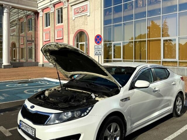 Белый Киа K5, объемом двигателя 2 л и пробегом 98 тыс. км за 9000 $, фото 7 на Automoto.ua