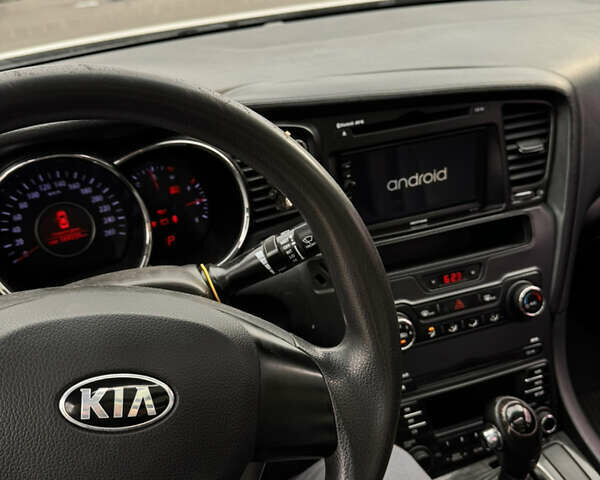 Белый Киа K5, объемом двигателя 2 л и пробегом 180 тыс. км за 6200 $, фото 8 на Automoto.ua