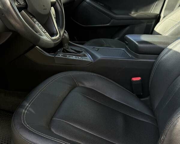 Белый Киа K5, объемом двигателя 2 л и пробегом 98 тыс. км за 9000 $, фото 12 на Automoto.ua