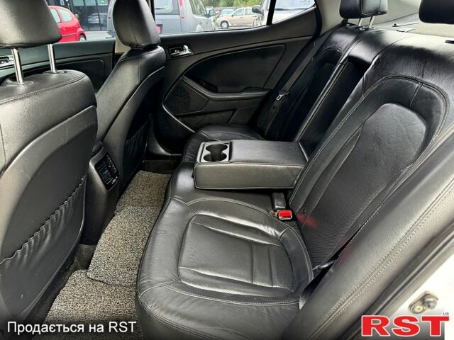 Білий Кіа K5, об'ємом двигуна 2 л та пробігом 222 тис. км за 10500 $, фото 7 на Automoto.ua