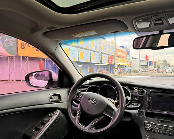 Белый Киа K5, объемом двигателя 2 л и пробегом 180 тыс. км за 6200 $, фото 6 на Automoto.ua