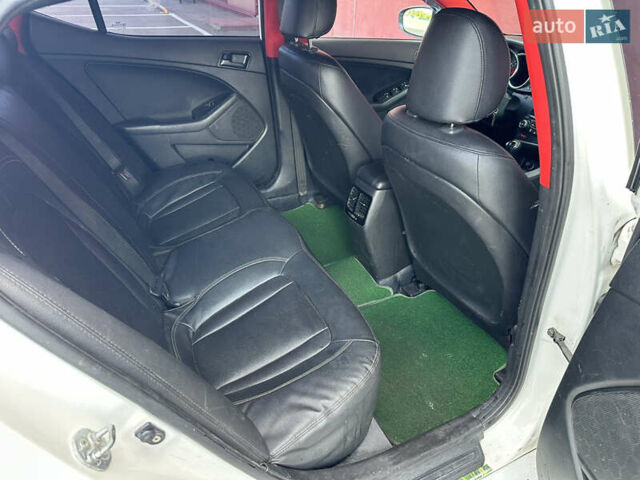 Білий Кіа K5, об'ємом двигуна 2 л та пробігом 420 тис. км за 6700 $, фото 22 на Automoto.ua