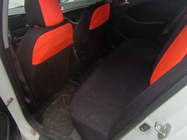 Білий Кіа K5, об'ємом двигуна 2 л та пробігом 230 тис. км за 10200 $, фото 9 на Automoto.ua