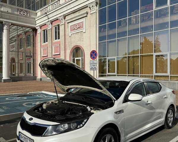 Белый Киа K5, объемом двигателя 2 л и пробегом 98 тыс. км за 9000 $, фото 19 на Automoto.ua