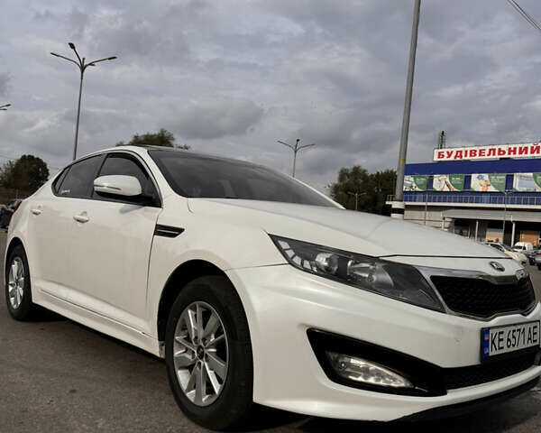 Белый Киа K5, объемом двигателя 2 л и пробегом 180 тыс. км за 6200 $, фото 1 на Automoto.ua