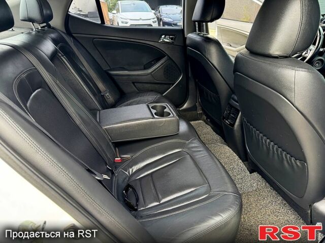 Білий Кіа K5, об'ємом двигуна 2 л та пробігом 222 тис. км за 10500 $, фото 9 на Automoto.ua