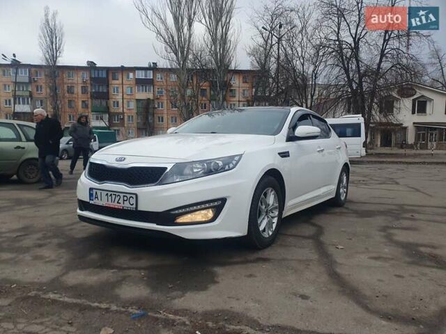 Белый Киа K5, объемом двигателя 2 л и пробегом 216 тыс. км за 10000 $, фото 1 на Automoto.ua
