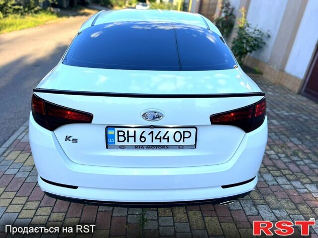 Білий Кіа K5, об'ємом двигуна 2 л та пробігом 365 тис. км за 7800 $, фото 4 на Automoto.ua
