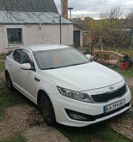 Белый Киа K5, объемом двигателя 2 л и пробегом 230 тыс. км за 10200 $, фото 5 на Automoto.ua