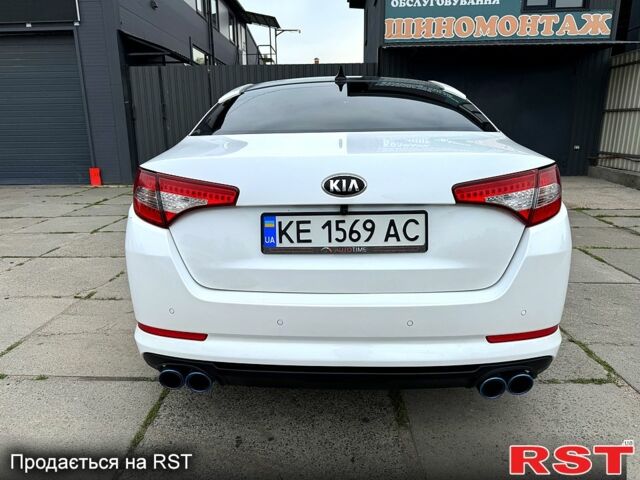 Білий Кіа K5, об'ємом двигуна 2 л та пробігом 222 тис. км за 10500 $, фото 5 на Automoto.ua