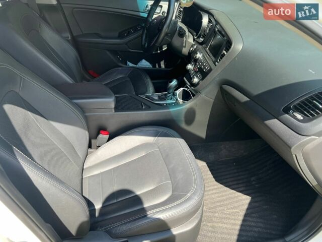 Білий Кіа K5, об'ємом двигуна 2 л та пробігом 178 тис. км за 11500 $, фото 12 на Automoto.ua