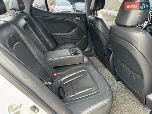 Білий Кіа K5, об'ємом двигуна 2 л та пробігом 222 тис. км за 11500 $, фото 18 на Automoto.ua