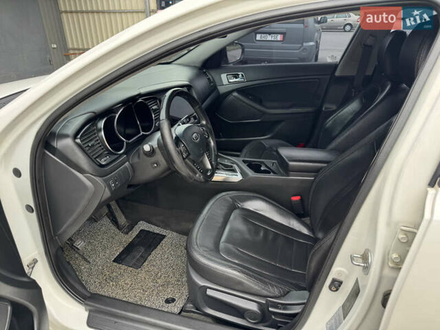 Білий Кіа K5, об'ємом двигуна 2 л та пробігом 222 тис. км за 11500 $, фото 16 на Automoto.ua