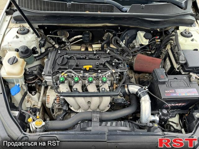 Білий Кіа K5, об'ємом двигуна 2 л та пробігом 222 тис. км за 10500 $, фото 6 на Automoto.ua