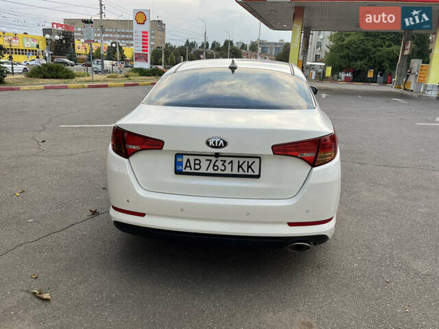Білий Кіа K5, об'ємом двигуна 2 л та пробігом 241 тис. км за 9800 $, фото 4 на Automoto.ua