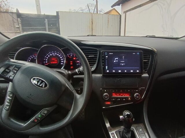 Білий Кіа K5, об'ємом двигуна 2 л та пробігом 230 тис. км за 10200 $, фото 5 на Automoto.ua