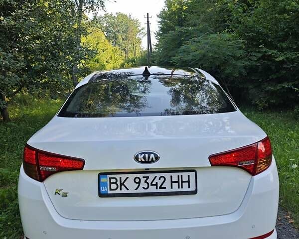Белый Киа K5, объемом двигателя 2 л и пробегом 240 тыс. км за 9990 $, фото 8 на Automoto.ua