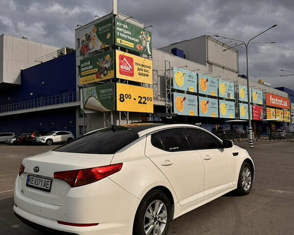 Белый Киа K5, объемом двигателя 2 л и пробегом 180 тыс. км за 6200 $, фото 9 на Automoto.ua