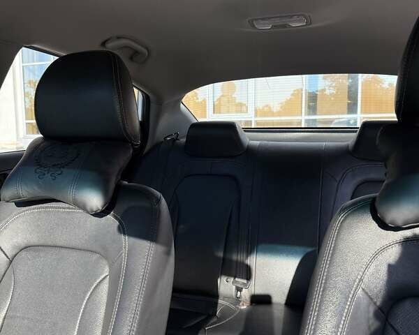 Белый Киа K5, объемом двигателя 2 л и пробегом 98 тыс. км за 9000 $, фото 18 на Automoto.ua