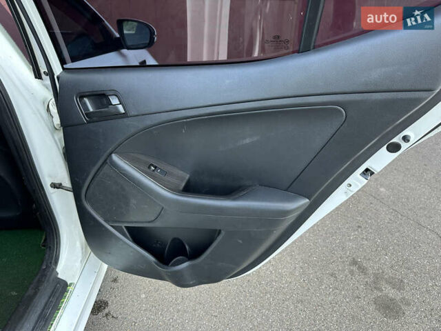 Білий Кіа K5, об'ємом двигуна 2 л та пробігом 422 тис. км за 6999 $, фото 21 на Automoto.ua