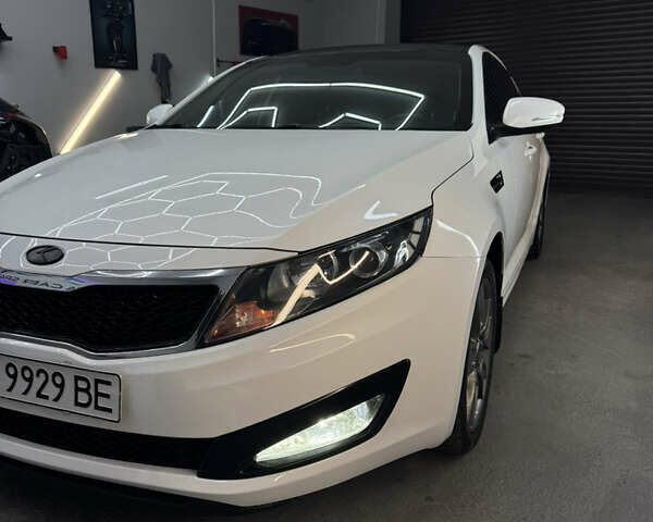 Білий Кіа K5, об'ємом двигуна 2 л та пробігом 260 тис. км за 8499 $, фото 7 на Automoto.ua