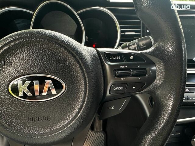 Білий Кіа K5, об'ємом двигуна 2 л та пробігом 261 тис. км за 9290 $, фото 12 на Automoto.ua