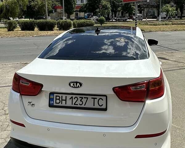 Белый Киа K5, объемом двигателя 2 л и пробегом 255 тыс. км за 10500 $, фото 2 на Automoto.ua