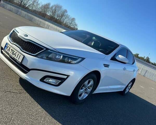 Белый Киа K5, объемом двигателя 2 л и пробегом 225 тыс. км за 10000 $, фото 1 на Automoto.ua