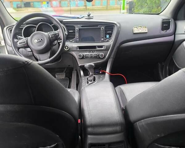 Білий Кіа K5, об'ємом двигуна 2 л та пробігом 255 тис. км за 9300 $, фото 6 на Automoto.ua