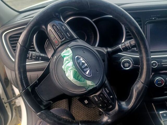 Білий Кіа K5, об'ємом двигуна 2 л та пробігом 200 тис. км за 5000 $, фото 6 на Automoto.ua