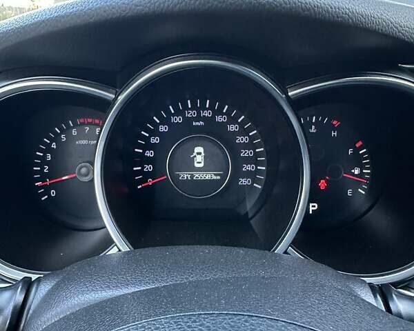 Белый Киа K5, объемом двигателя 2 л и пробегом 255 тыс. км за 10500 $, фото 6 на Automoto.ua