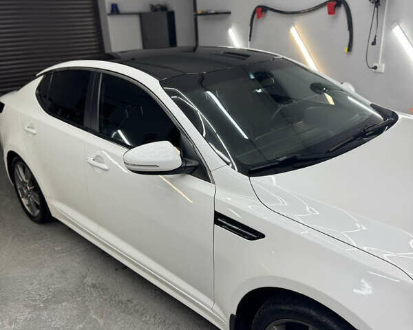 Білий Кіа K5, об'ємом двигуна 2 л та пробігом 260 тис. км за 8499 $, фото 5 на Automoto.ua