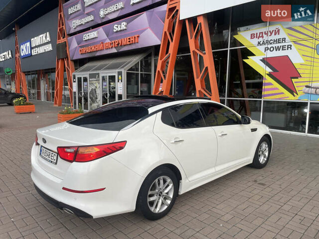 Белый Киа K5, объемом двигателя 2 л и пробегом 239 тыс. км за 10400 $, фото 3 на Automoto.ua