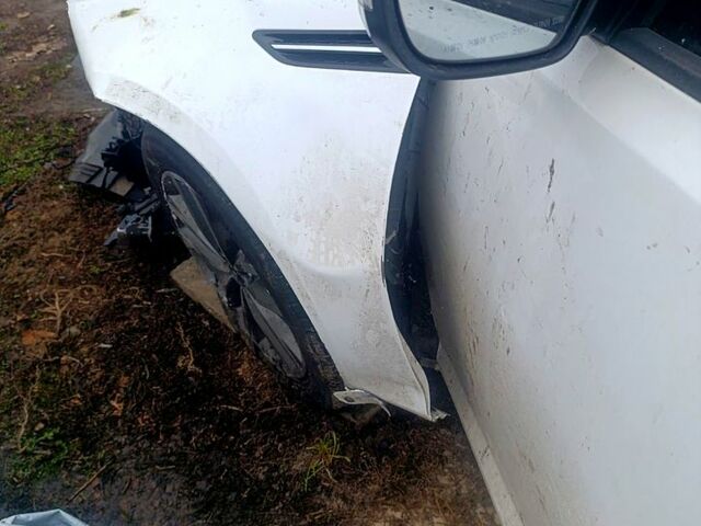 Білий Кіа K5, об'ємом двигуна 2 л та пробігом 200 тис. км за 5000 $, фото 7 на Automoto.ua