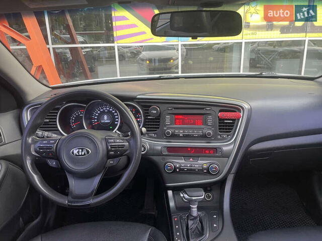 Белый Киа K5, объемом двигателя 2 л и пробегом 239 тыс. км за 10400 $, фото 8 на Automoto.ua