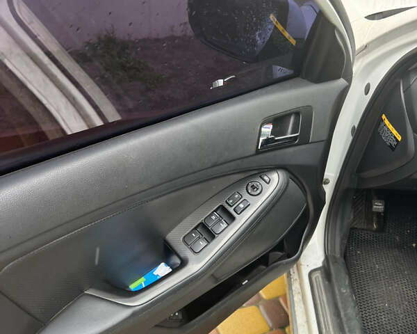 Белый Киа K5, объемом двигателя 2 л и пробегом 98 тыс. км за 8500 $, фото 6 на Automoto.ua