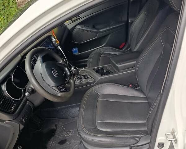Білий Кіа K5, об'ємом двигуна 2 л та пробігом 371 тис. км за 8000 $, фото 10 на Automoto.ua
