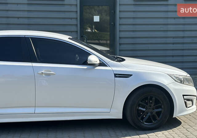Белый Киа K5, объемом двигателя 2 л и пробегом 263 тыс. км за 8300 $, фото 3 на Automoto.ua