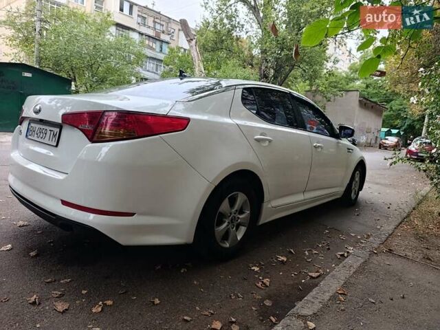 Білий Кіа K5, об'ємом двигуна 2 л та пробігом 371 тис. км за 8000 $, фото 3 на Automoto.ua
