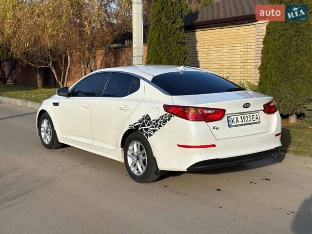 Белый Киа K5, объемом двигателя 2 л и пробегом 282 тыс. км за 7800 $, фото 4 на Automoto.ua